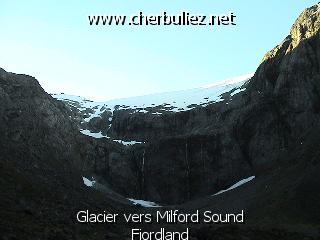légende: Glacier vers Milford Sound Fiordland
qualityCode=raw
sizeCode=half

Données de l'image originale:
Taille originale: 159068 bytes
Temps d'exposition: 1/50 s
Diaph: f/340/100
Heure de prise de vue: 2003:03:20 18:49:06
Flash: non
Focale: 42/10 mm
